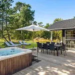 Holiday home Four-bedroom In