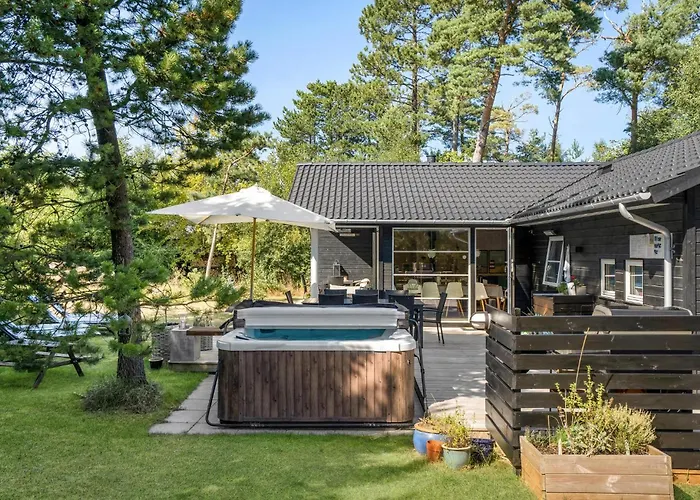 Four-bedroom In Casa vacanze *