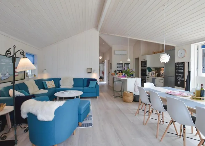 Four-bedroom In Casa vacanze *