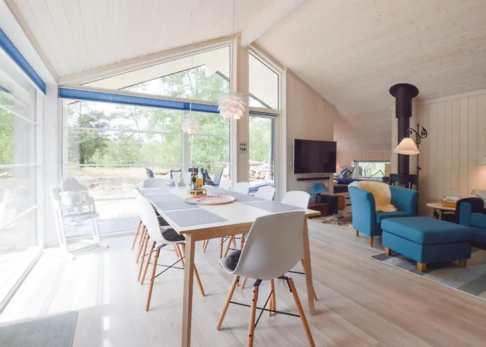 Four-bedroom In Casa vacanze *